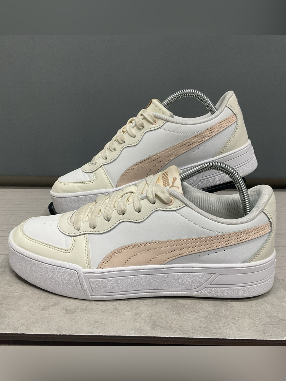 Puma Skye White Leather Sneakers Light Pink/Cream Accents Womens Size 9